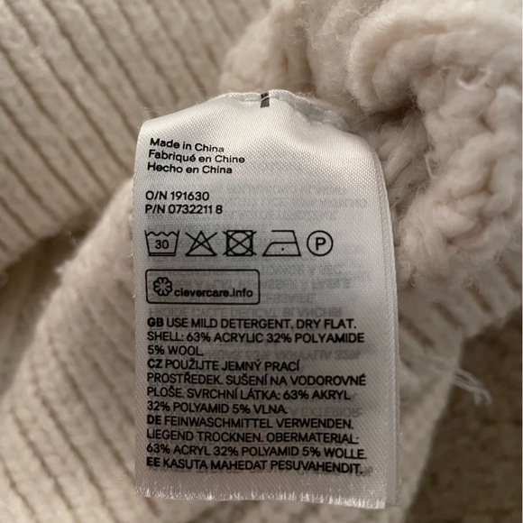 H&M ๐ค Women's Cream Cable Knit Sweater - Picture 5 of 7
